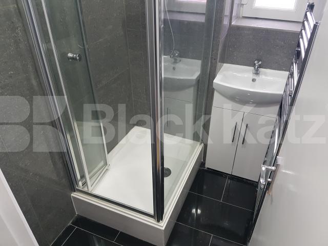 			3 Bedroom, 1 bath, 1 reception Apartment			 Helix Road, Brixton